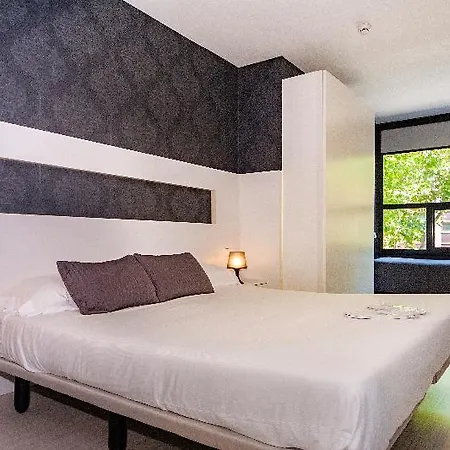 Ξενοδοχείο Barna House 2*