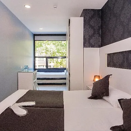 Ξενοδοχείο Barna House 2*